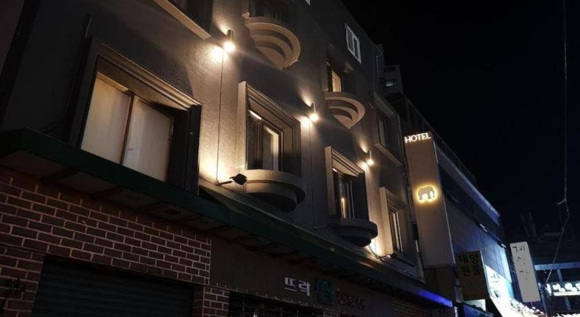 Hotel Elephant Ciudad Metropolitana de Ciudad Metropolitana de Busan Exterior foto